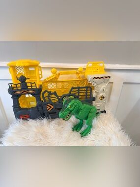 •  Kid Connection Dinosaur Mega Play Set